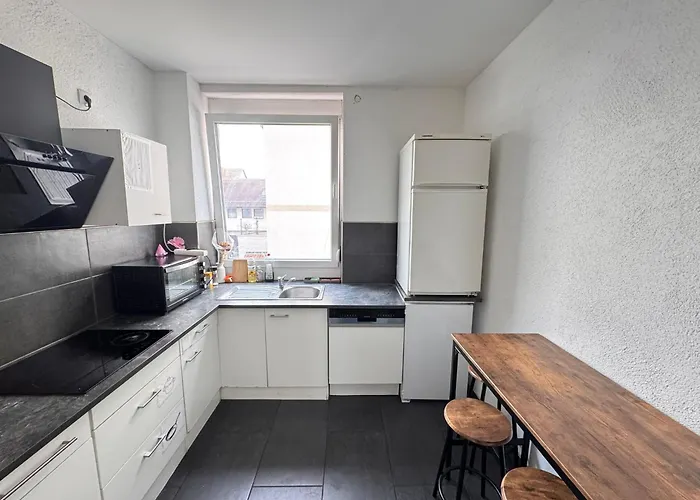 Lise Zentral Bequem *